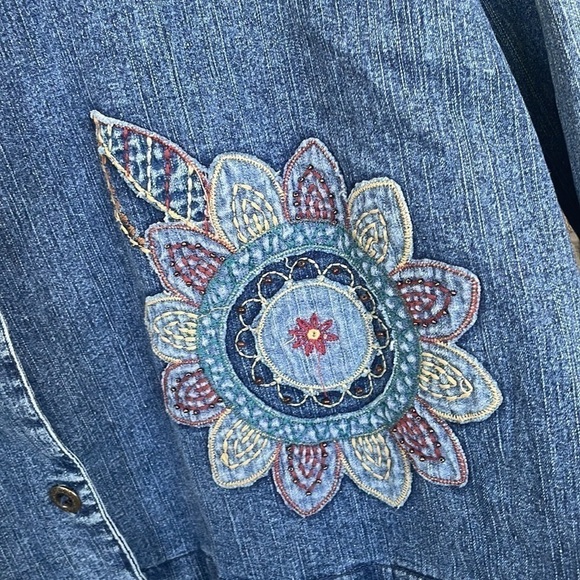 Embroidered Denim Vintage Jacket With Pockets (Can be worn oversized) - Picture 4 of 11